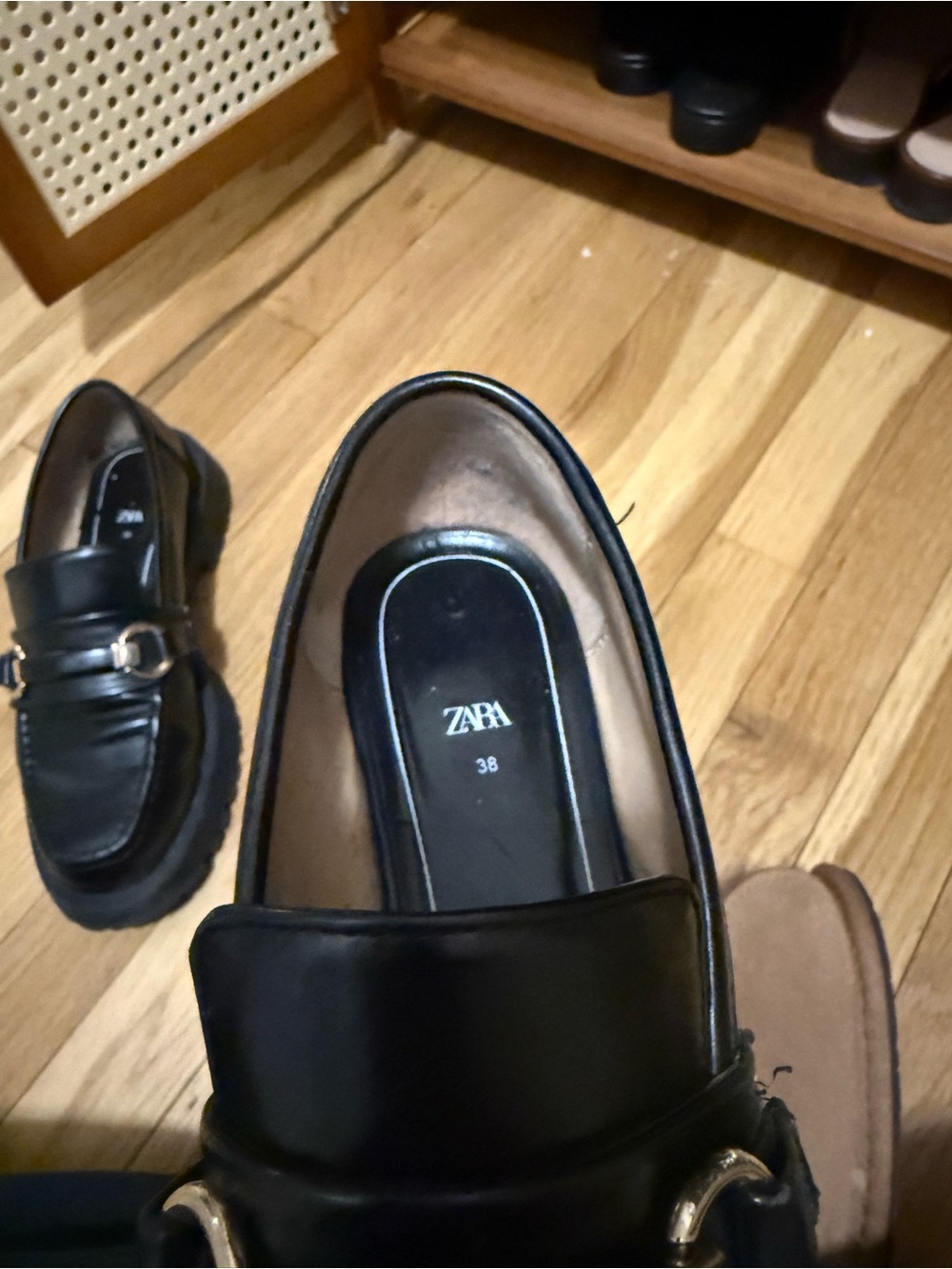 Zara women’s  Black Leather lug Loafers - Picture 4 of 4